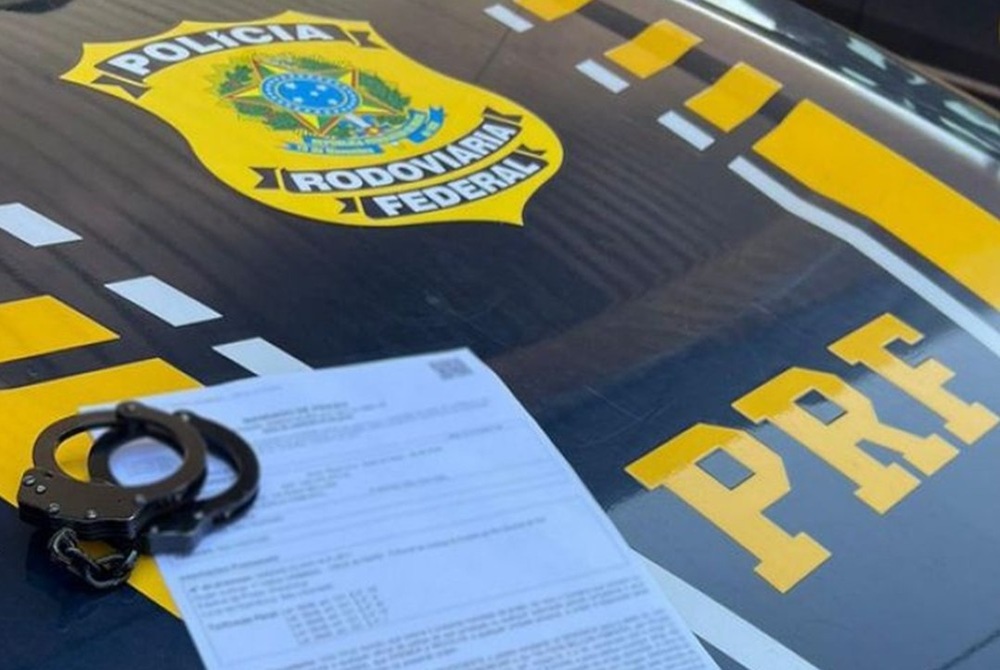 PRF prende homem com mandado por homic�dio durante fiscaliza��o na BR-232, em Gravat�