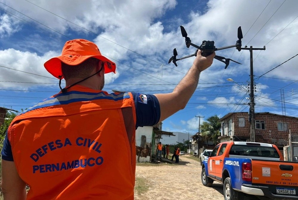 Pernambuco amplia assist�ncia e j� distribuiu mais de 16 mil itens para v�timas das chuvas