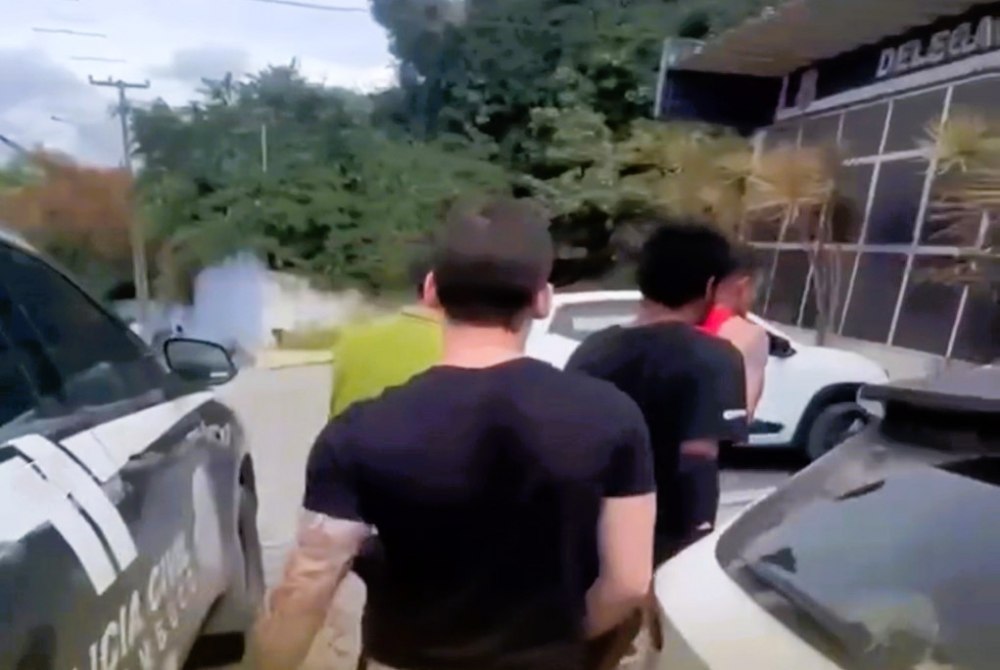 Pol�cia Civil de Gravat� prende em flagrante dupla suspeita de furtar restaurante no Centro da cidade