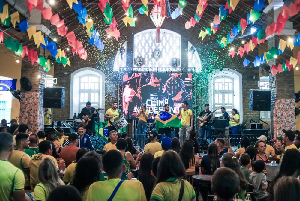 Arena Brasil reuniu torcedores no Mercado Cultural para transmiss�o de Brasil x Noruega