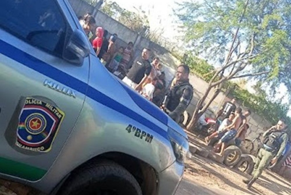Polícia Militar prende três suspeitos de envolvimento em triplo homicídio na Vila do Aeroporto, em Caruaru Polícia Militar prende três suspeitos de envolvimento em triplo homicídio na Vila do Aeroporto, em Caruaru