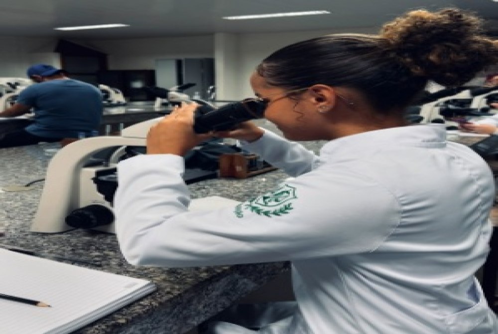 Kammylla Gomes mostra as fruta rica em magn�sio que mant�m a sa�de dos m�sculos e vasos sangu�neos