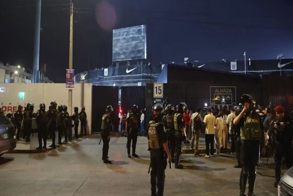 Trag�dia no Est�dio Alejandro Villanueva: Desabamento Deixa Mortos e Feridos em Evento de Torcida