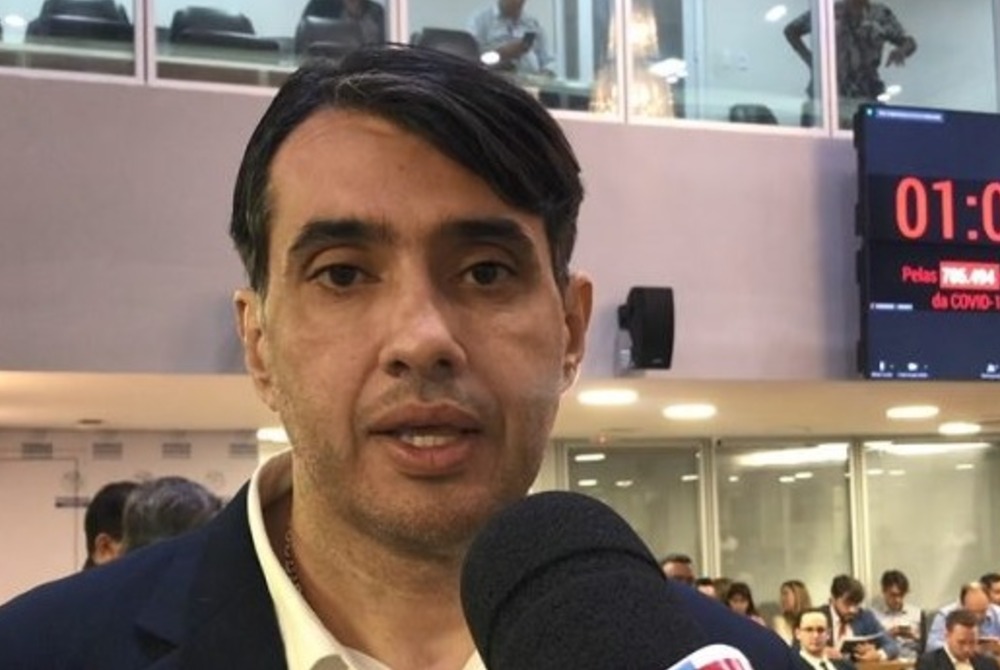 Andr� Gadelha questiona: 'Quem quer voto de C�cero Lucena  agora votar� nele no 2� turno'