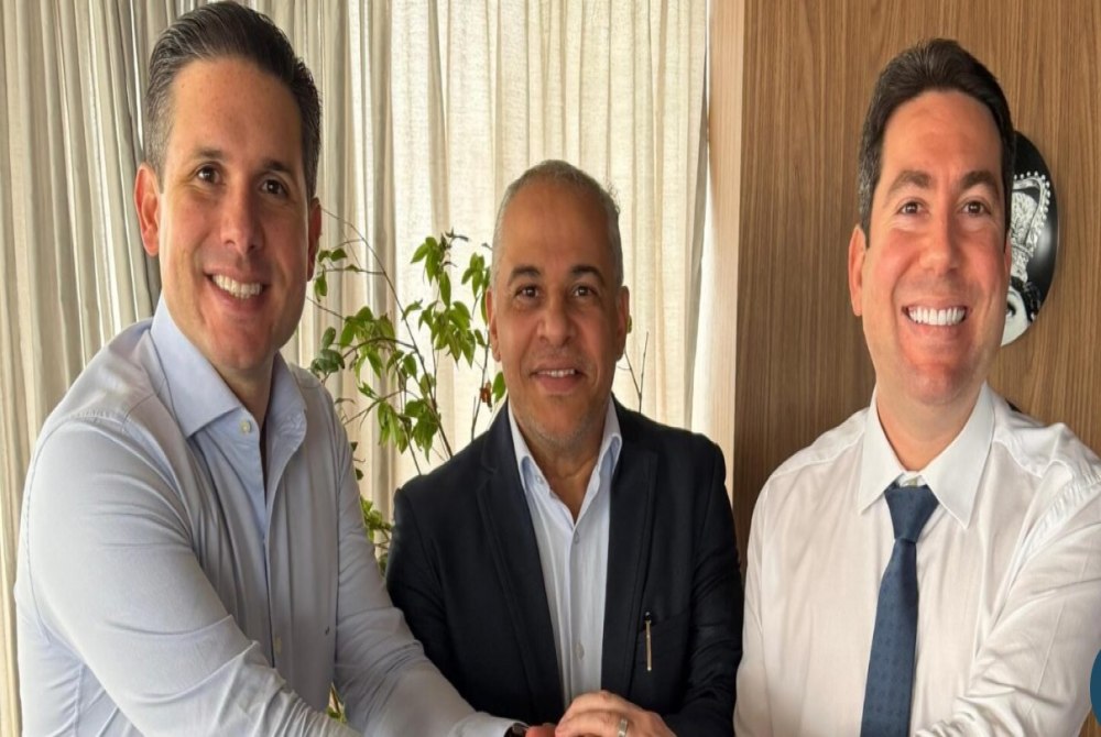 Prefeito de Cabedelo declara apoio aos deputados Hugo Motta e Felipe Leit�o