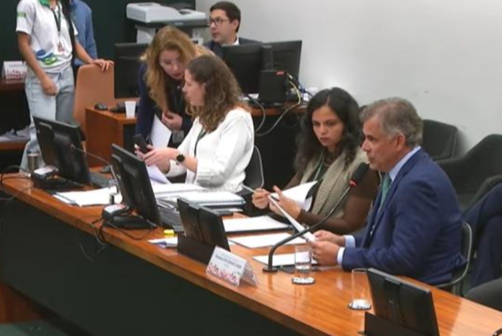 CCJ da C�mara Federal aprova PEC que reduz maioridade penal de 18 para 16 anos