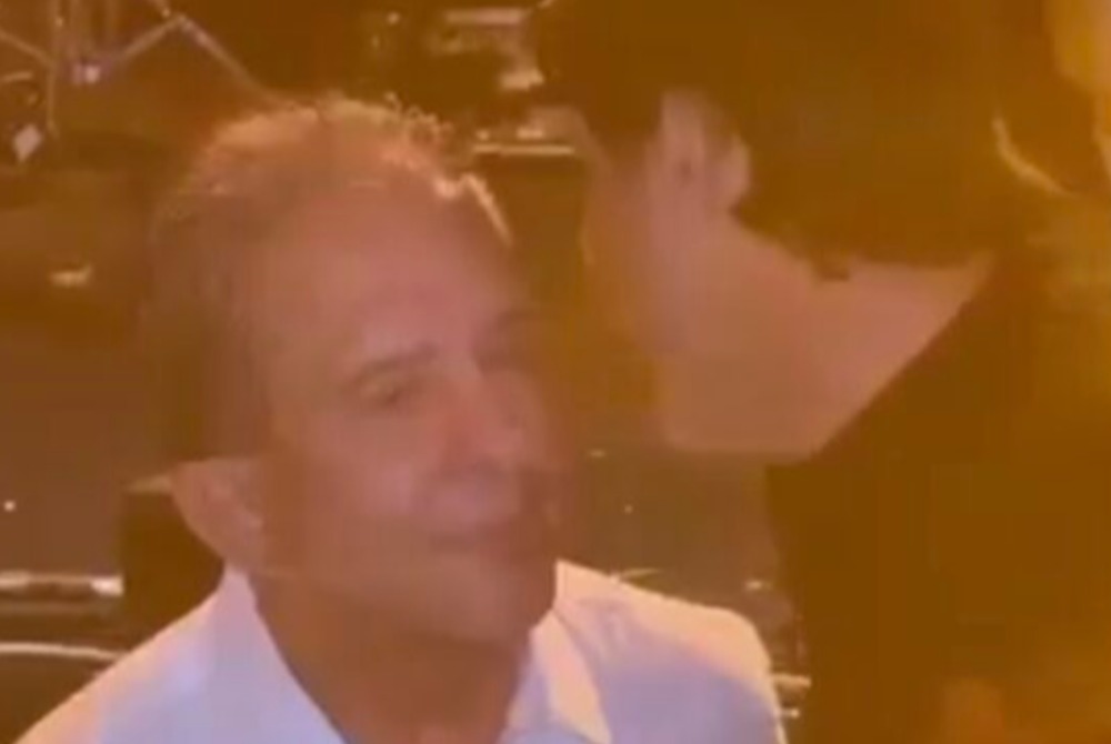 Em Guarabira, L�o Bezerra e Nabor s�o flagrados em conversa ao ?p� do ouvido? durante festa junina