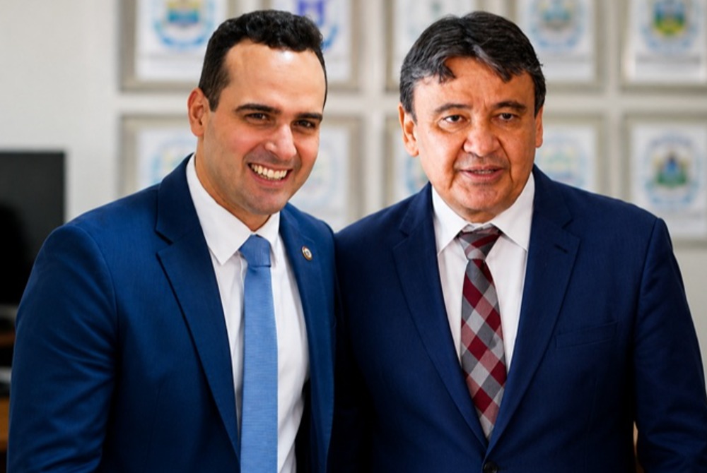 Wellington Dias e Lucas Ribeiro entregam ve�culos para fortalecer SUAS na Para�ba