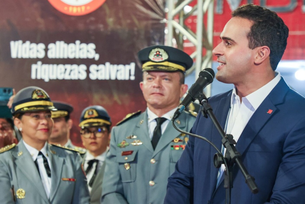 Governador Lucas Ribeiro autoriza convoca��o de mais PMs e Bombeiros durante formatura de oficiais