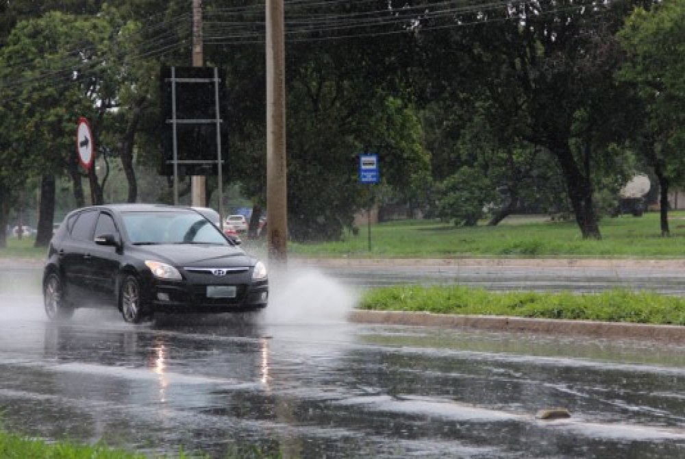 Chegada das chuvas no DF exige mais cuidado no tr�nsito; veja recomenda��es
