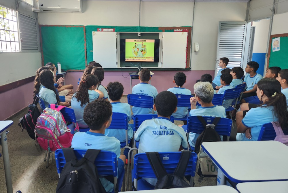 Estudantes de Taguatinga participam de a��o ambiental do Programa Lobo-Guar�