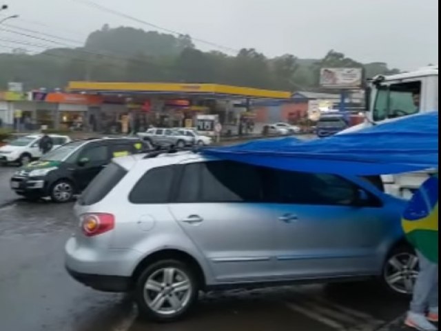 BR 470  interditada por manifestantes em Garibaldi