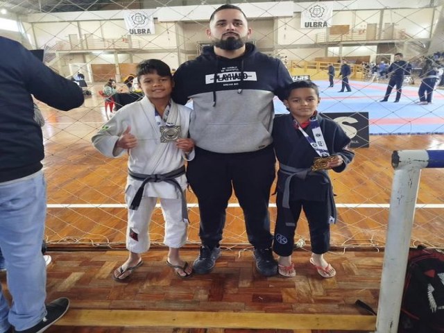 Irmos Thuan e Yuri Conquistam Pdio no Campeonato Gacho de Jiu Jitsu