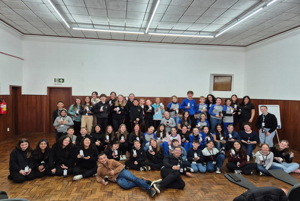 Vin�cola Garibaldi recebe circuito de visitas com mais de 200 alunos de cooperativas escolares