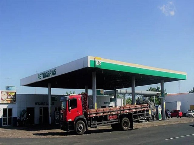 Petrobras anuncia redução de 3,5% do diesel em refinarias