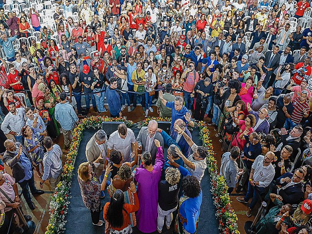 Grupos evanglicos reagem em defesa da democracia e declaram apoio a Lula