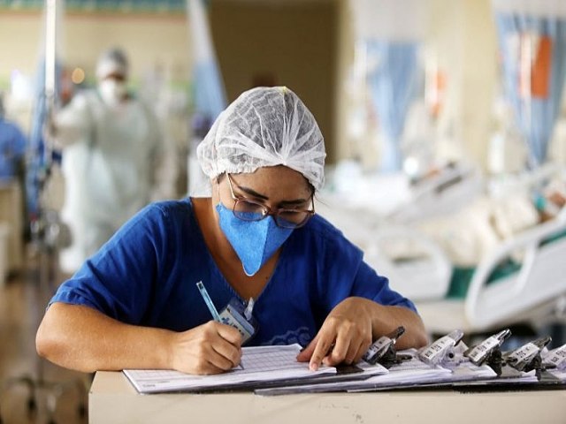 Custeio de piso da enfermagem ser votado na tera (4); categoria organiza ato em Braslia
