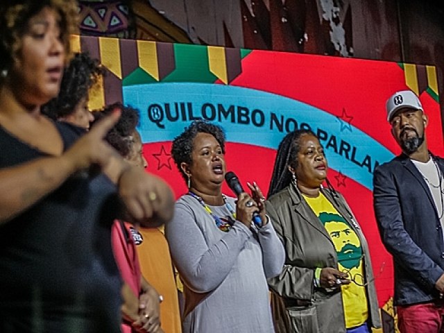 'Quilombo nos parlamentos': 26 lideranas do movimento negro so eleitas no Brasil