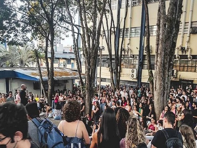 Estudantes realizam atos em 22 estados e no DF contra Bolsonaro nesta tera
