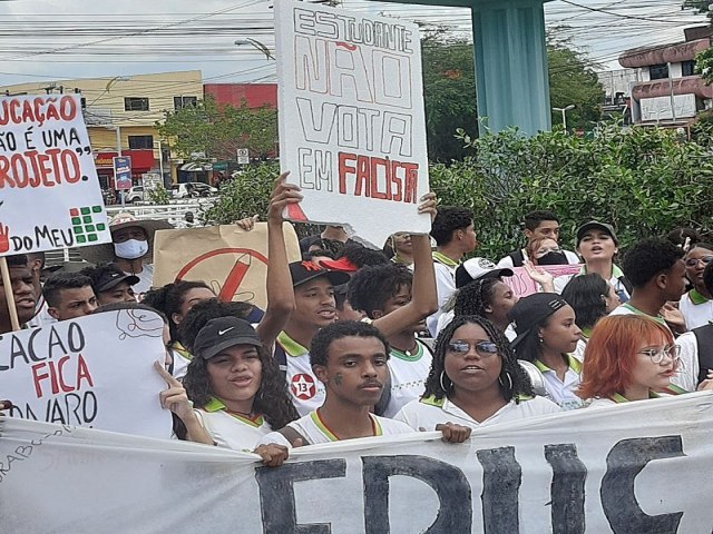 Estudantes vo s ruas de todo o pas contra os cortes de Bolsonaro na educao