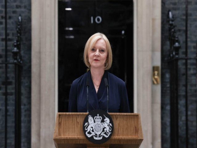 Primeira-ministra britnica anuncia pedido de demisso