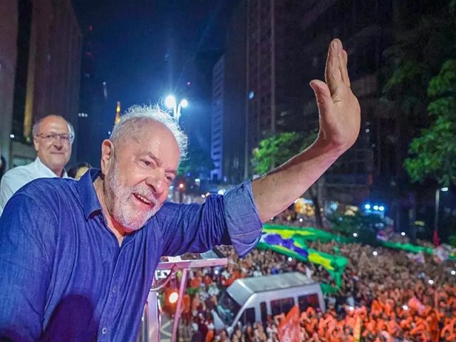 Quem deve compor a equipe ministerial de Lula? 