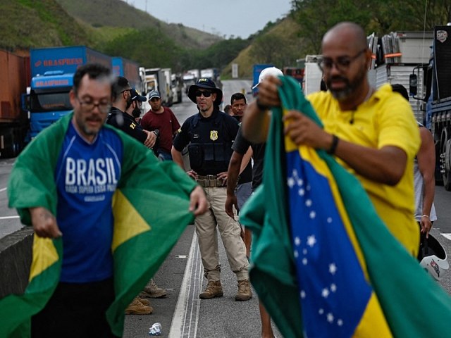 Silncio de Bolsonaro estimula bloqueios, critica federao dos policiais rodovirios