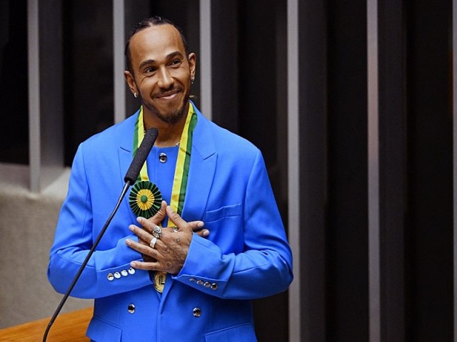 Lewis Hamilton recebe ttulo de cidado honorrio do Brasil e se rene com movimento negro