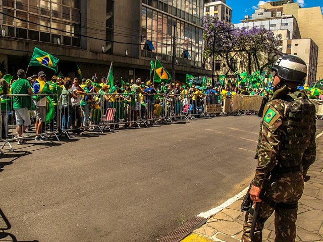 Equipe de TV  agredida em Porto Alegre por manifestantes bolsonaristas 