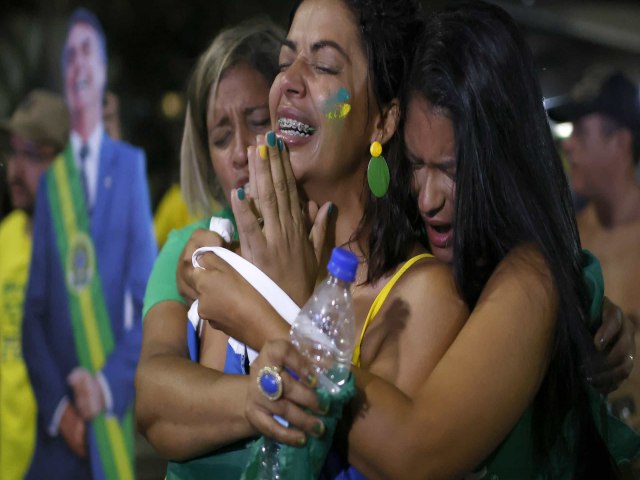 Bolsonaristas vivem clima de desolao em aplicativos de mensagem