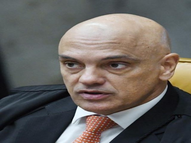 Moraes bloqueia redes de deputados, coleta DNA e confisca passaporte