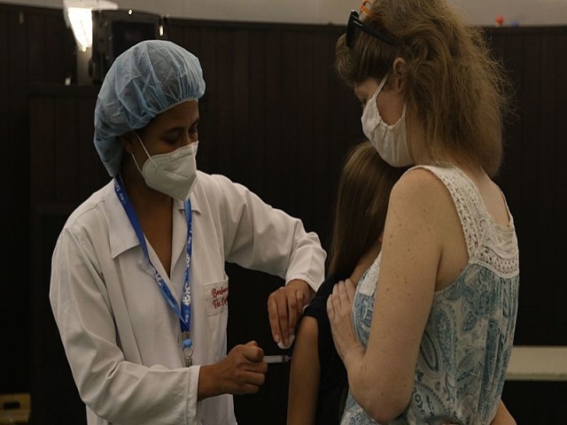 Covid: Ministrio da Sade distribui 740 mil doses da CoronaVac para vacinao de crianas