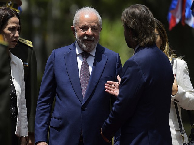 Lula volta de primeiras viagens internacionais reintegrando o Brasil  Amrica Latina