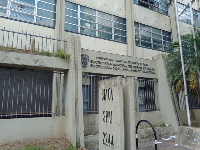 Prdio em pssimas condies  local de trabalho para cerca de 40 servidores em Porto Alegre