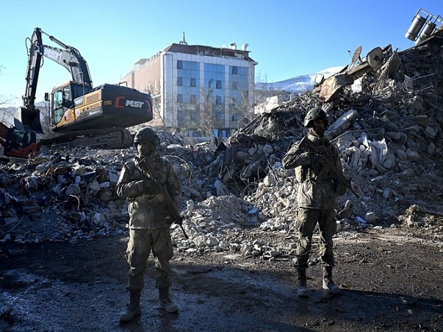 Turquia ordena priso de 113 pessoas em investigao sobre qualidade de prdios aps terremoto