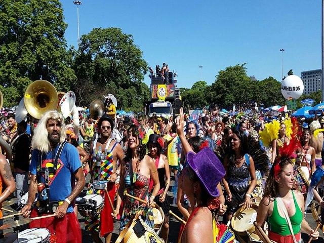 Bancos, Correios, comrcio: que abre e o que fecha nos dias de carnaval pelo Brasil?