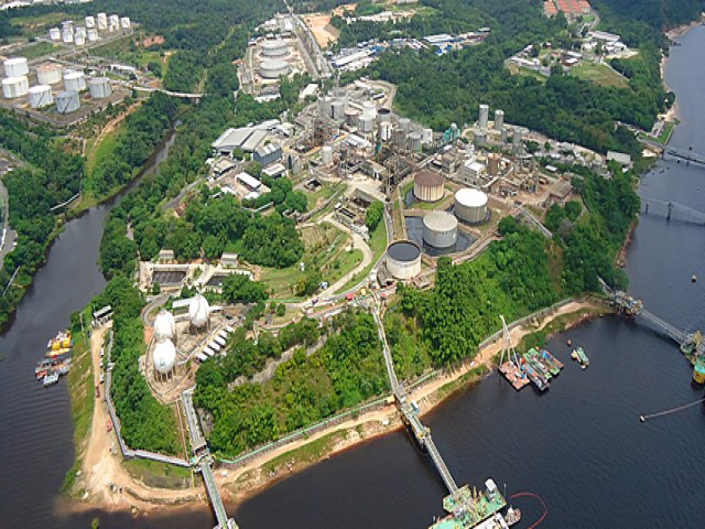 Privatizada por Bolsonaro, refinaria do Amazonas vende gasolina mais cara do pas