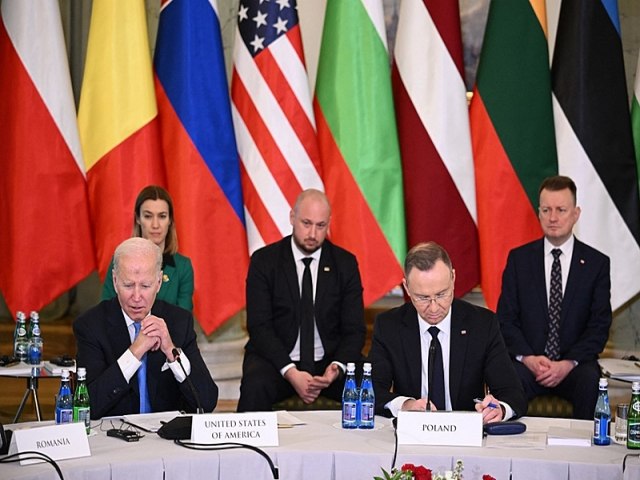 EUA mantero apoio  Ucrnia e defendero 'cada centmetro do territrio da Otan', diz Biden