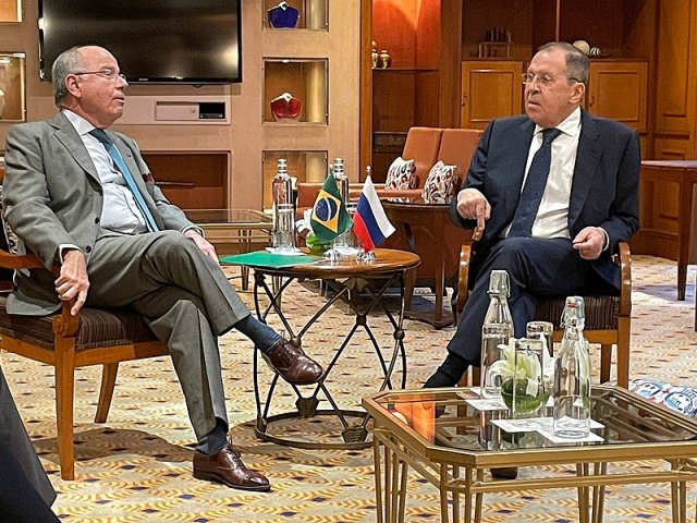 Chanceleres russo e brasileiro fazem reunio durante G20 na ndia