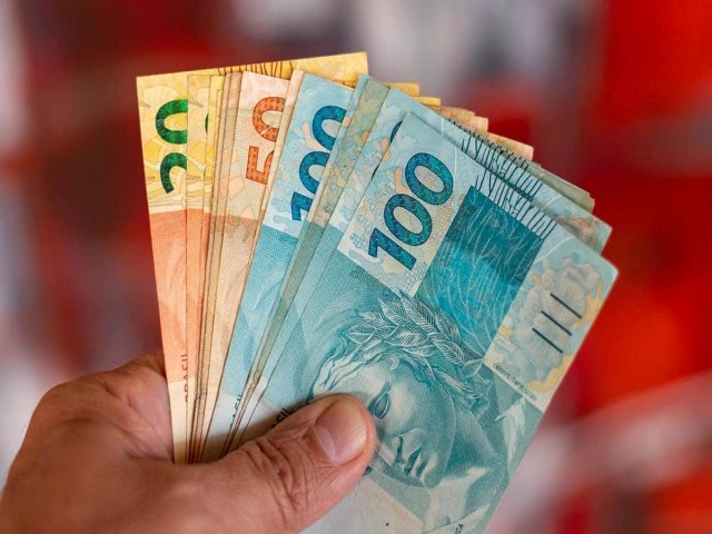 Economia brasileira avana 2,9% em 2022 com ajuda de servios e indstria