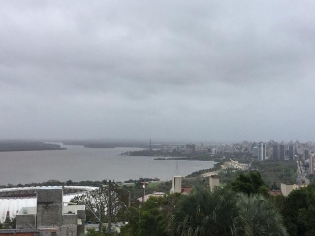 Chuva predomina no RS nesta sexta-feira; Inmet emite alertas de tempestade