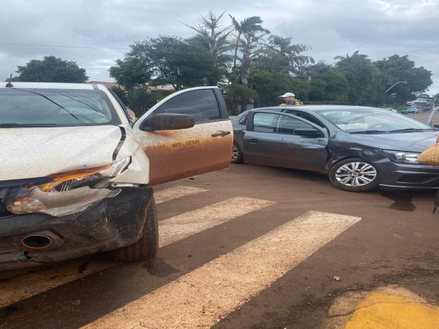 Tenente Portela: Acidente em cruzamento envolvendo uma caminhonete e um carro