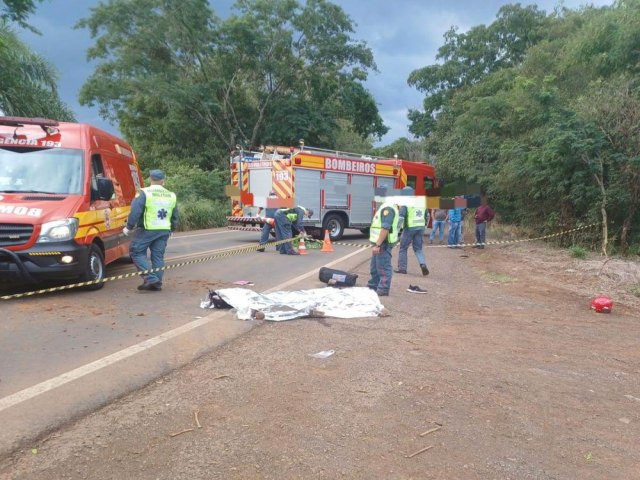 Coliso entre moto e caminho deixa vtima fatal na SC-163 em Itapiranga 