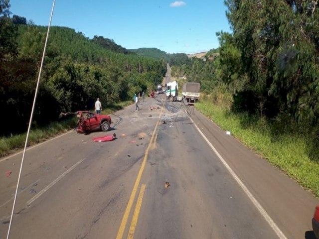 Motorista morre em grave acidente aps carro partir ao meio em SC