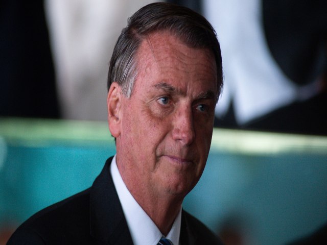 Bolsonaro fala  PF em engano e efeito de remdios por vdeo golpista aps 8/1