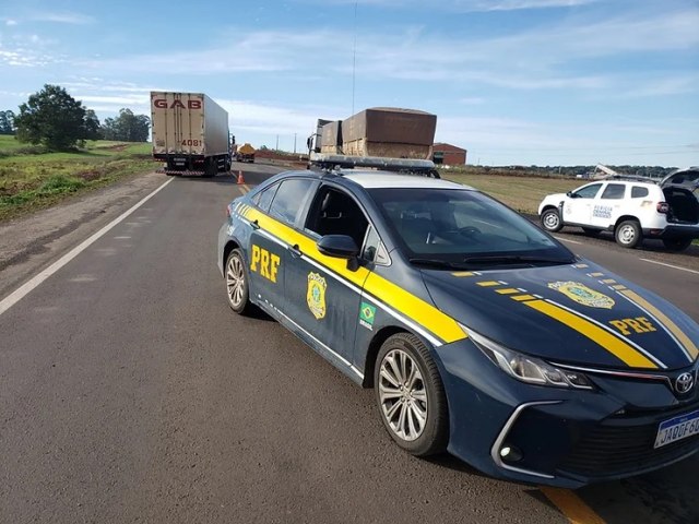 Motorista de carreta  atropelado por outra carreta ao descer de veculo, em Carazinho