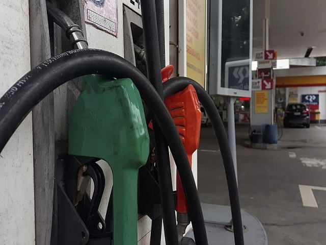 Com nova poltica de preos, Petrobras anuncia queda nos preos da gasolina e do diesel