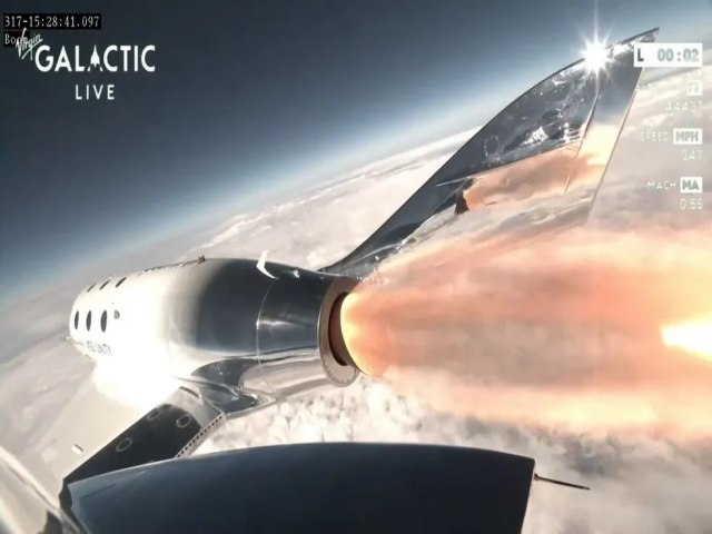 Virgin Galactic completa 1 voo comercial ao espao