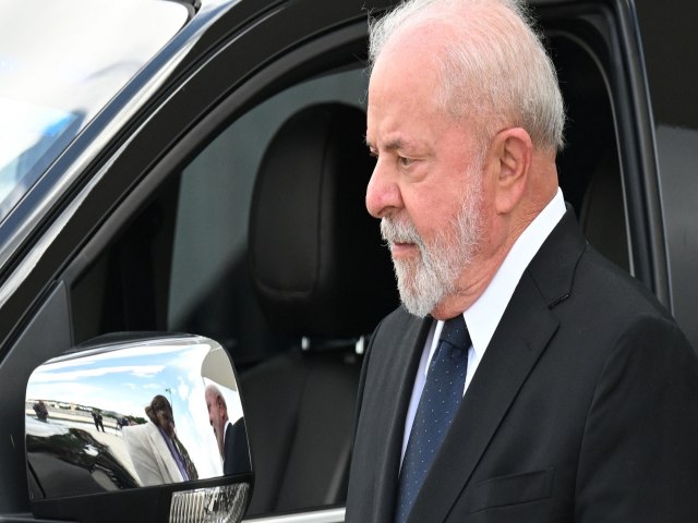 Lula embarca para a Blgica para discutir cooperao com europeus