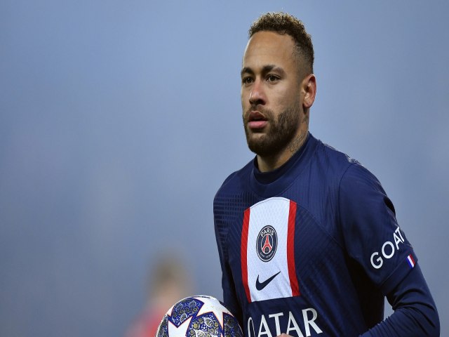 Neymar  liberado pelos mdicos e volta a treinar com os companheiros do PSG